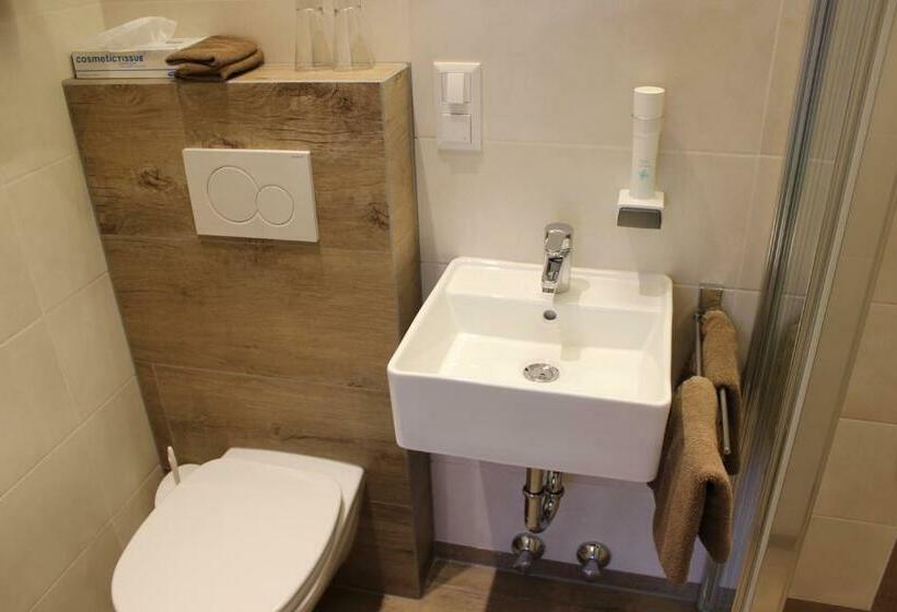 ホテル Restaurant Schweizerhaus