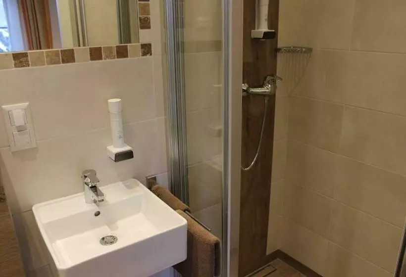 هتل Restaurant Schweizerhaus