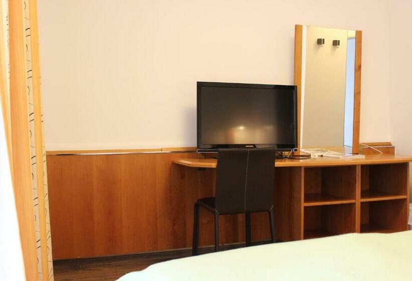 ホテル Restaurant Schweizerhaus