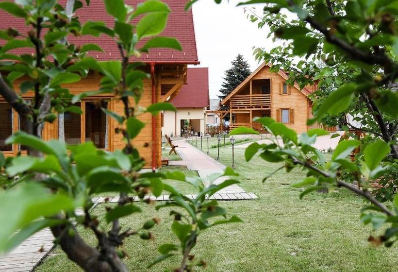 펜션 Family Panzio Es Apartman Hazak