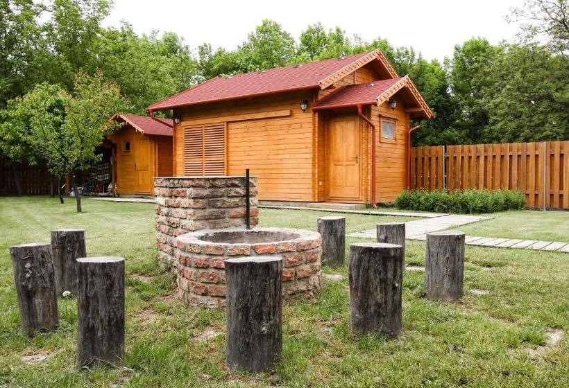 펜션 Family Panzio Es Apartman Hazak