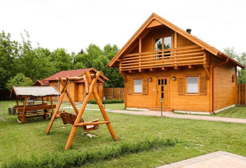 펜션 Family Panzio Es Apartman Hazak