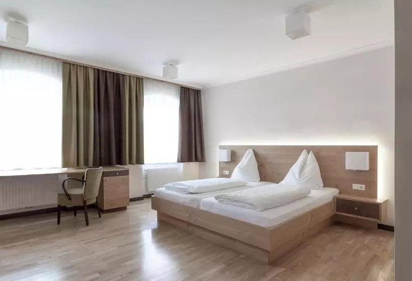 ペンション Frühstückshotel Scharinger