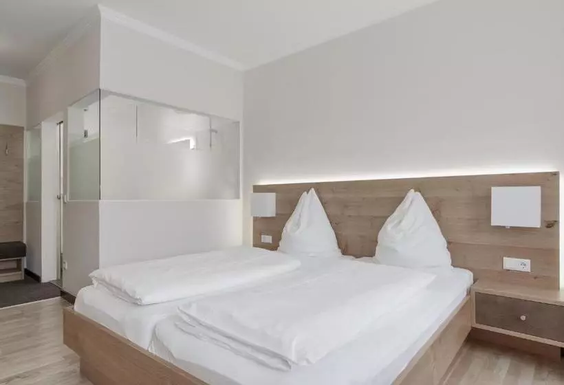 ペンション Frühstückshotel Scharinger