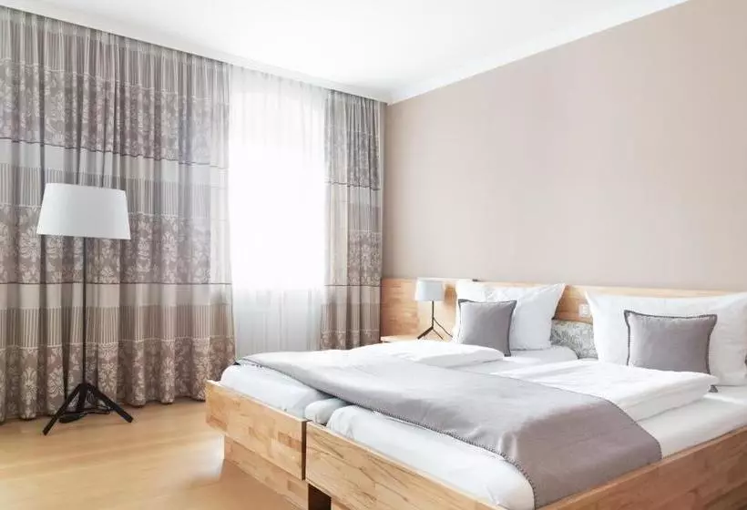 ペンション Frühstückshotel Scharinger