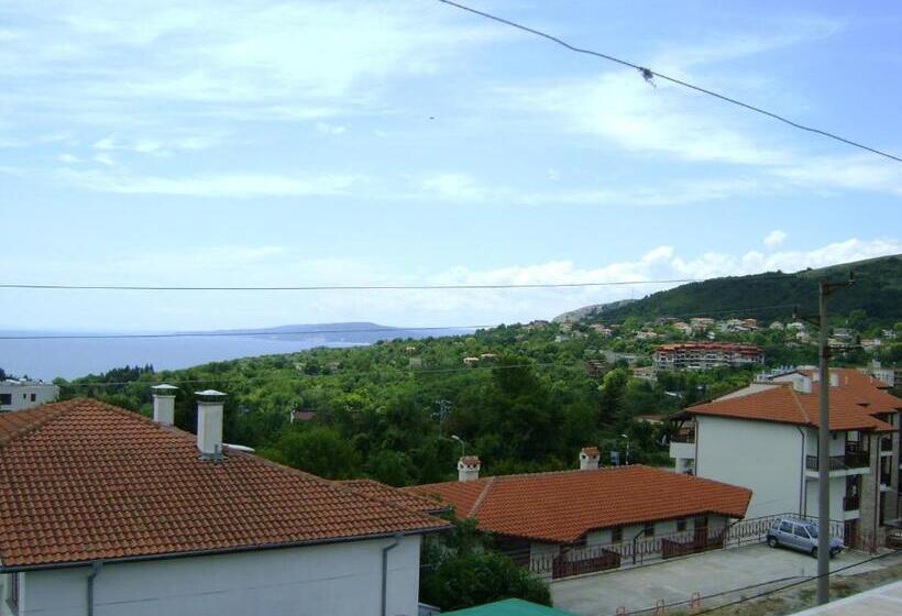 פנסיון Guest House Paskal