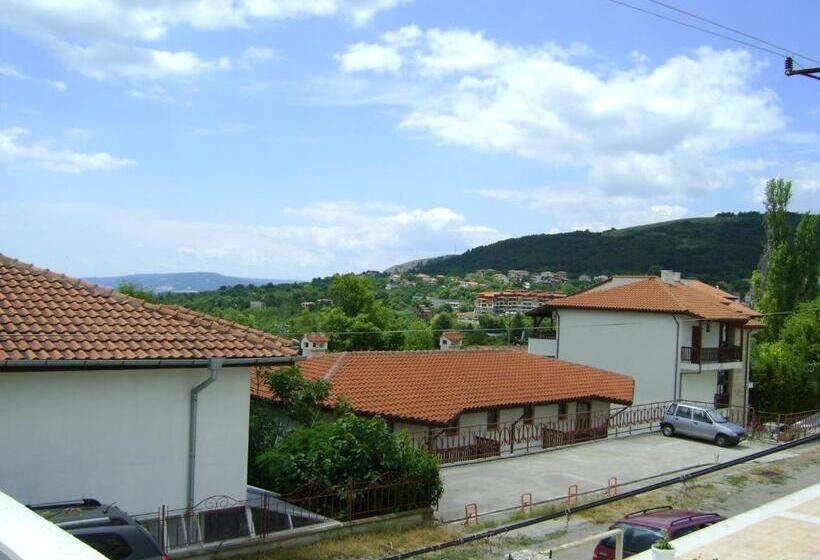 פנסיון Guest House Paskal