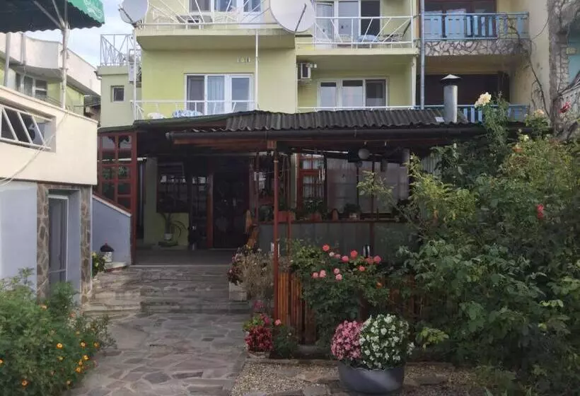 ペンション Guest House Paskal