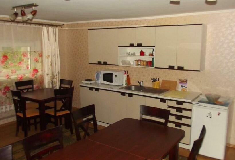 پانسیون Simona House