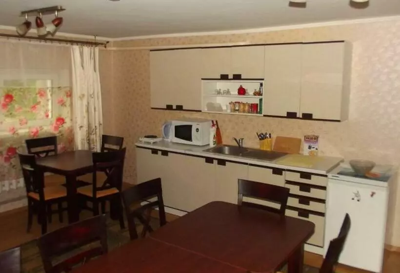 پانسیون Simona House