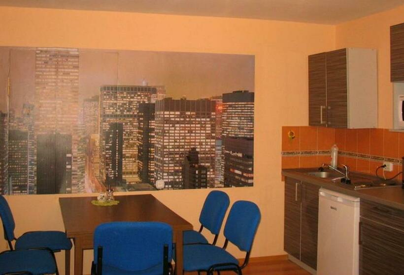 پانسیون Simona House