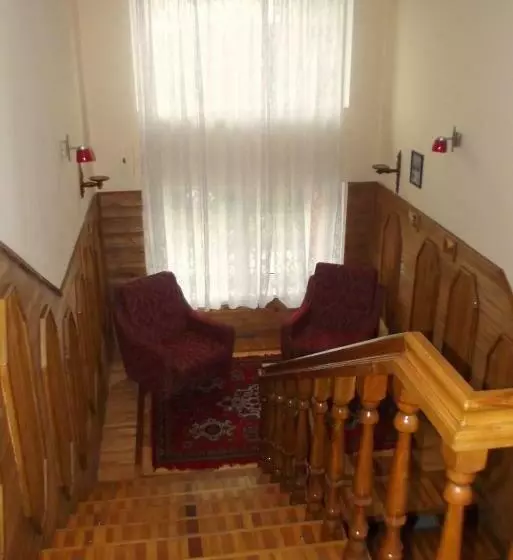 پانسیون Simona House