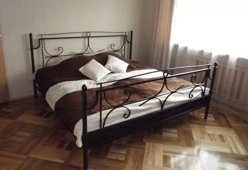 پانسیون Simona House