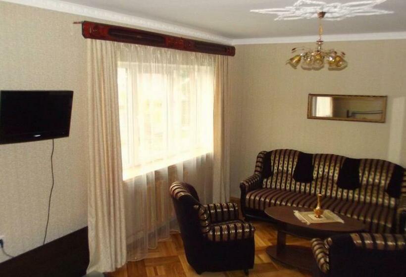 پانسیون Simona House