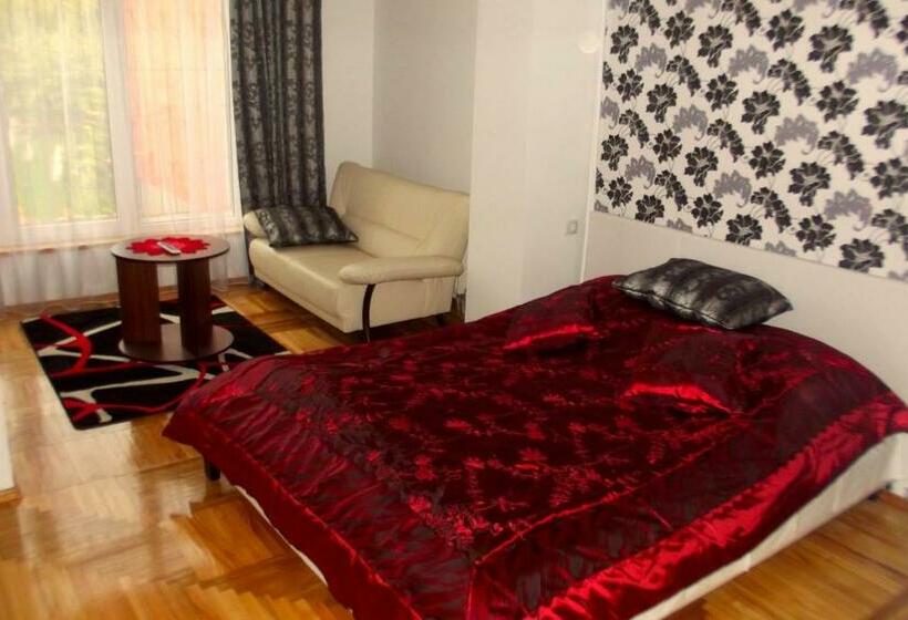 پانسیون Simona House