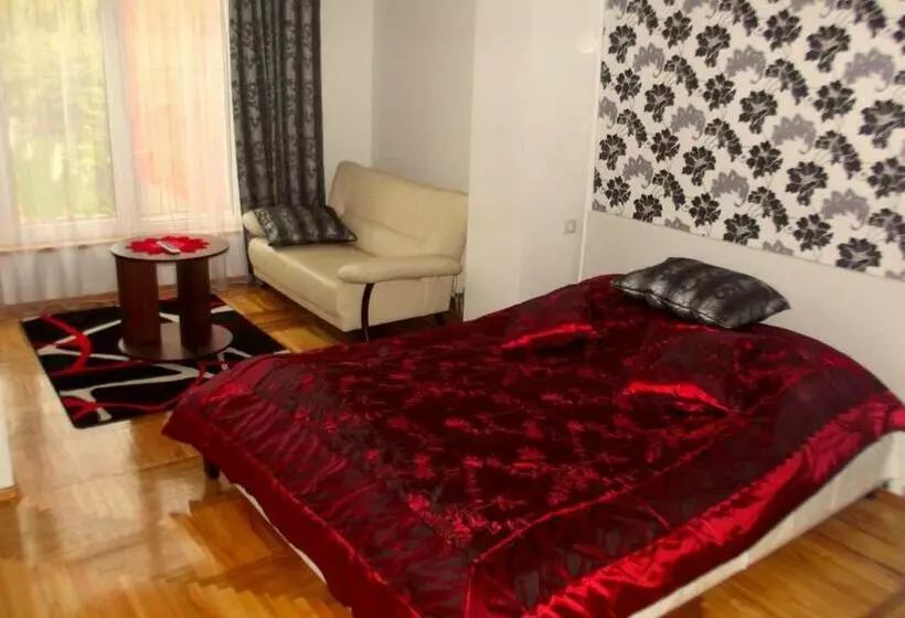 پانسیون Simona House
