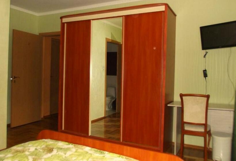 پانسیون Simona House