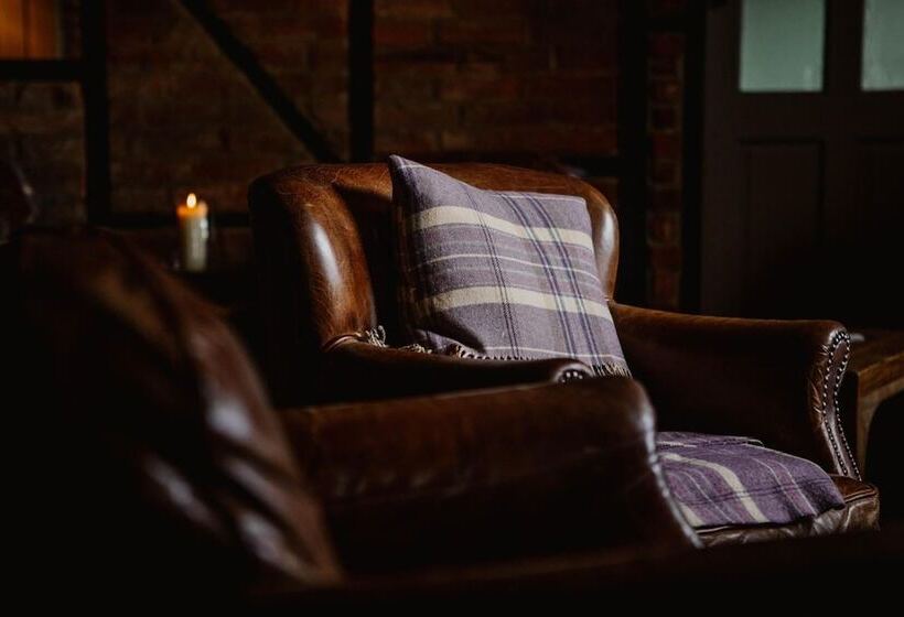 호스텔 The Hawk Inn