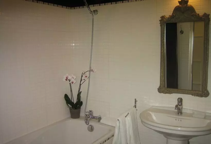 Aamiaismajoitus (B&B) Bambou Lodge