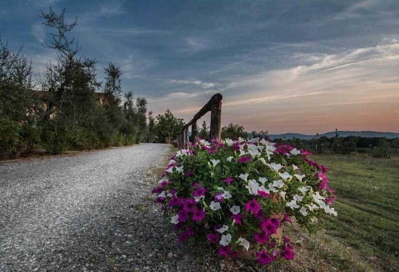 هتل Agriturismo La Torricella