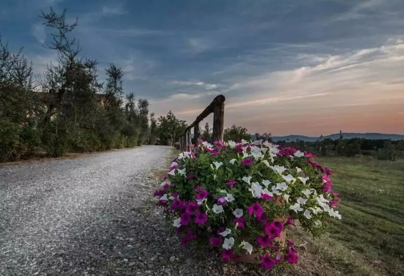 هتل Agriturismo La Torricella
