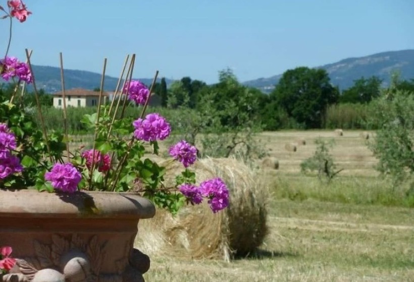 هتل Agriturismo La Torricella