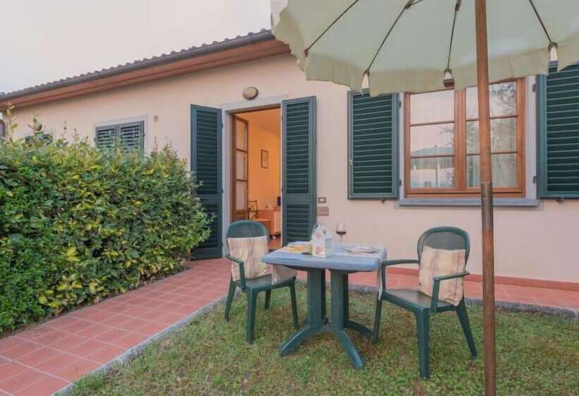 هتل Agriturismo La Torricella