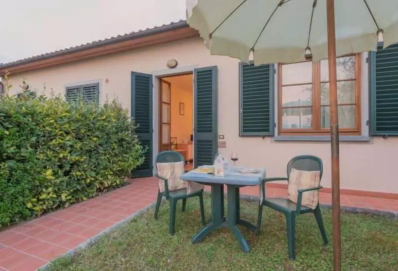 هتل Agriturismo La Torricella