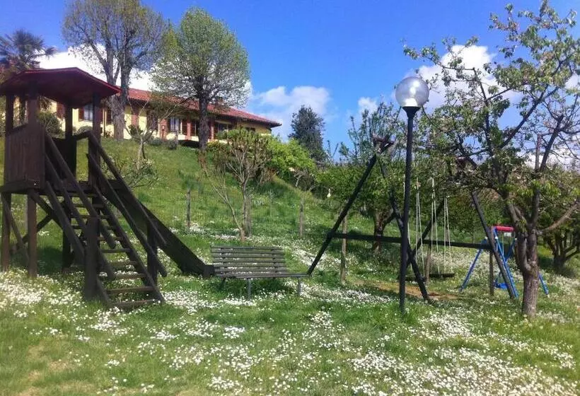 هتل Agriturismo Tre Tigli