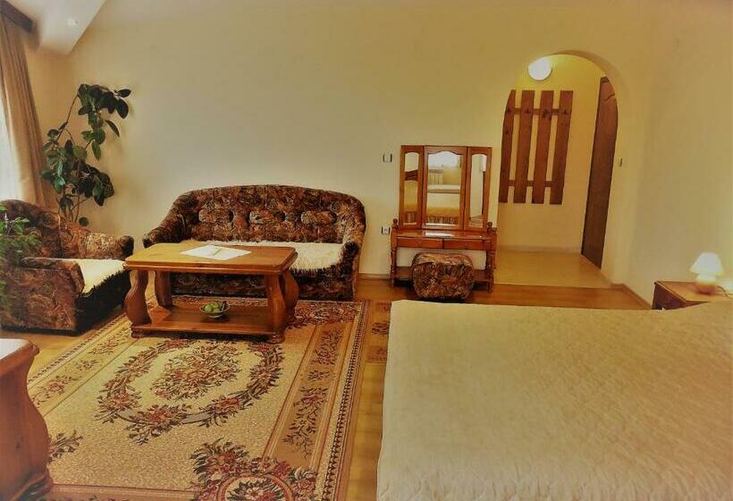 פנסיון Boyadjiyski Guest House