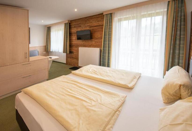 פנסיון Embacherhof