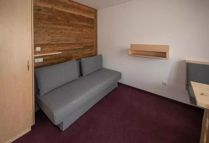 ペンション Embacherhof