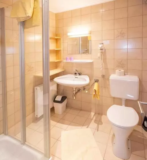 ペンション Embacherhof