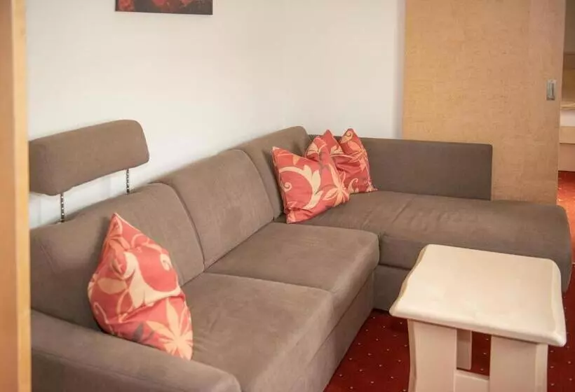 ペンション Embacherhof