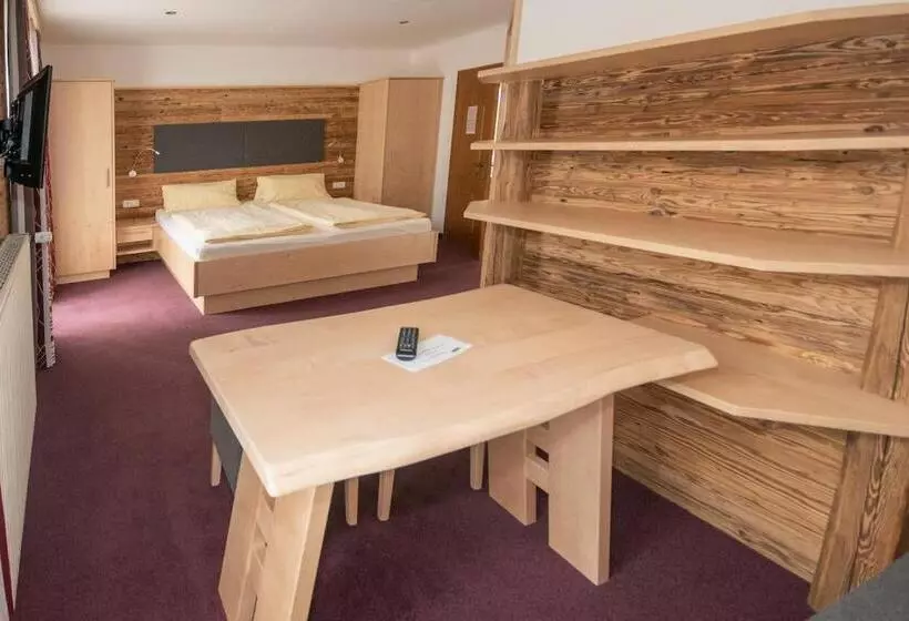 ペンション Embacherhof