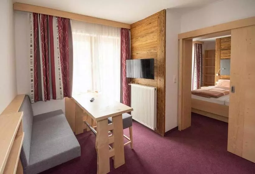 ペンション Embacherhof