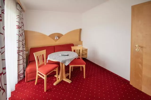 ペンション Embacherhof