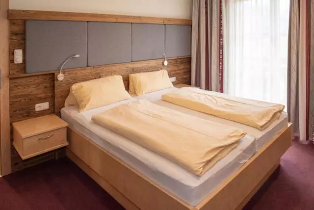 ペンション Embacherhof