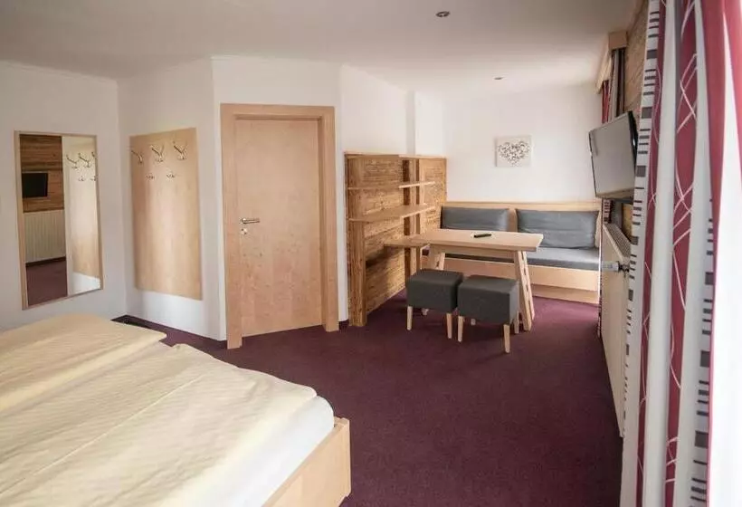 ペンション Embacherhof