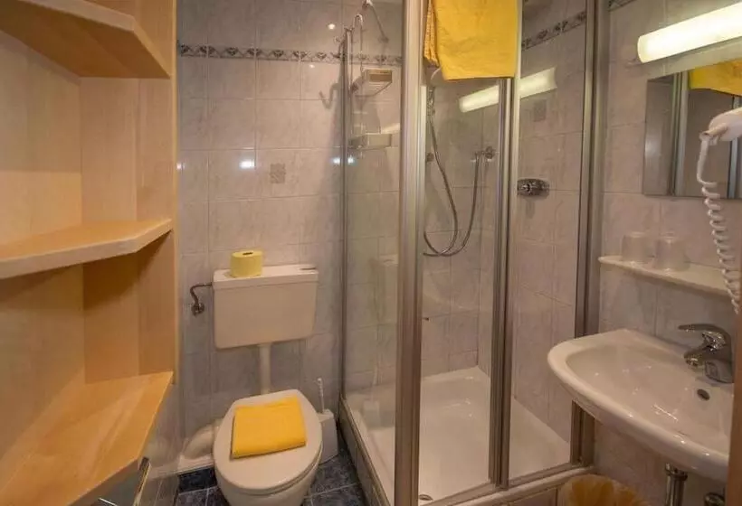 ペンション Embacherhof