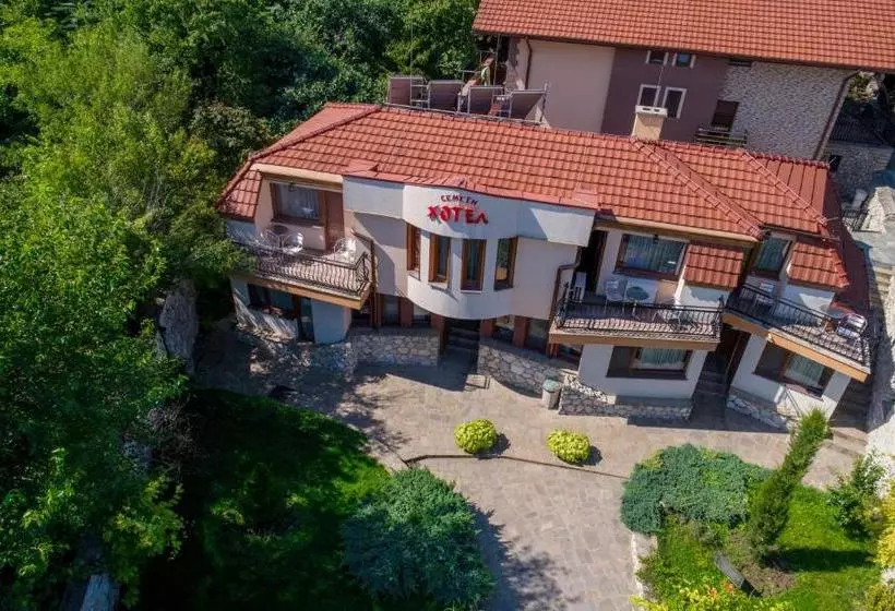 Majatalo Family Hotel Bunara