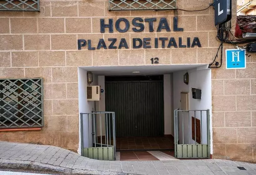 پانسیون Hostal Plaza De Italia