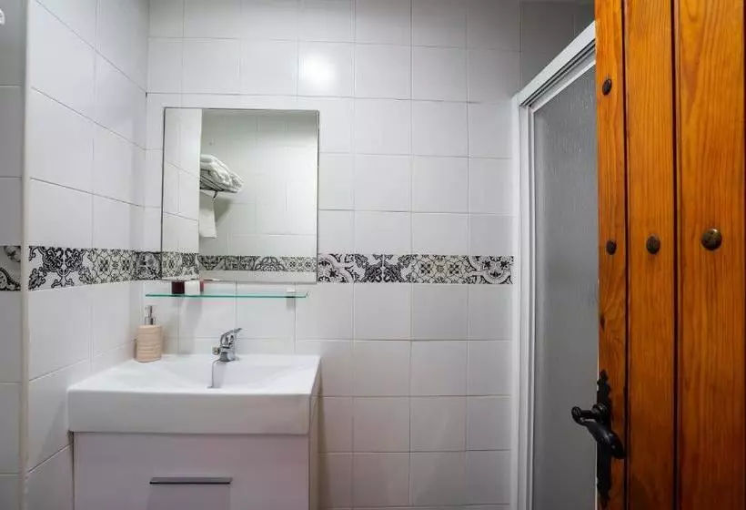 پانسیون Hostal Plaza De Italia