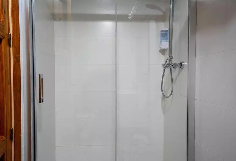 پانسیون Hostal Plaza De Italia