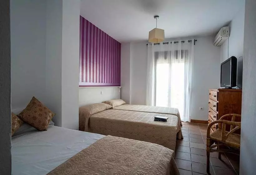 پانسیون Hostal Plaza De Italia