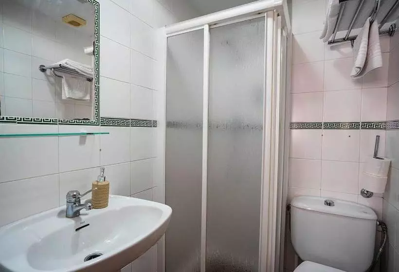 پانسیون Hostal Plaza De Italia