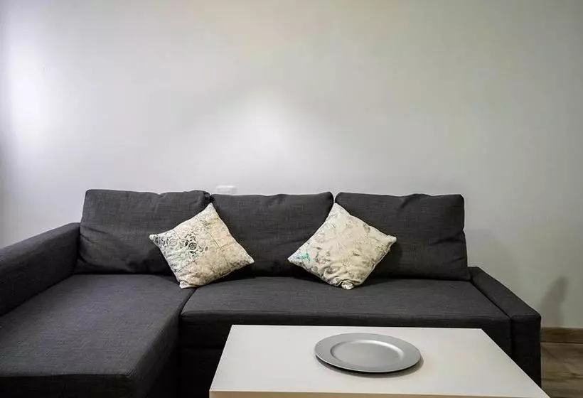پانسیون Hostal Plaza De Italia