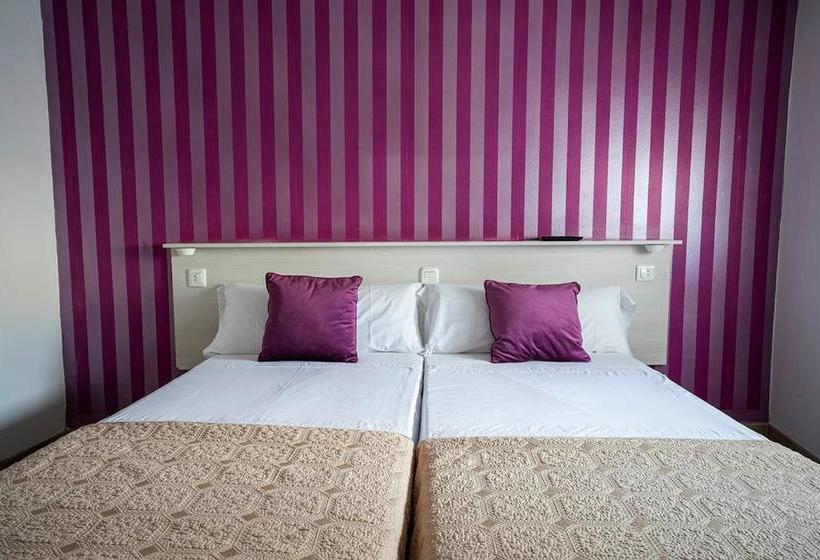 بنسيون Hostal Plaza De Italia