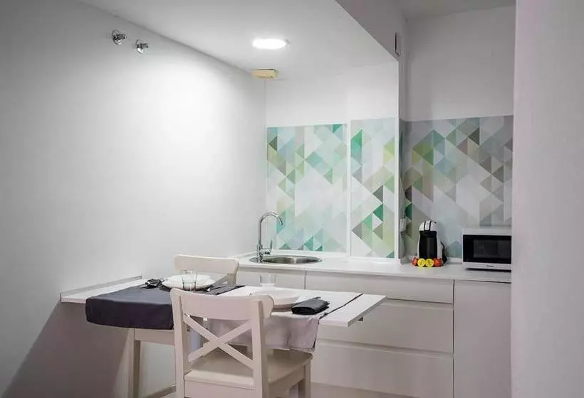 پانسیون Hostal Plaza De Italia