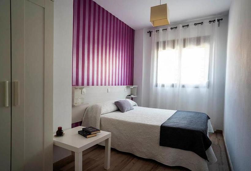 بنسيون Hostal Plaza De Italia